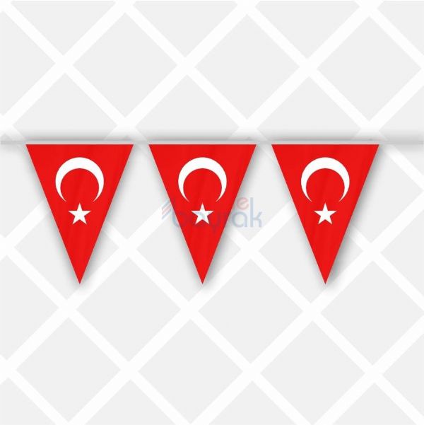 İpe Dizili Üçgen Türk Bayrağı